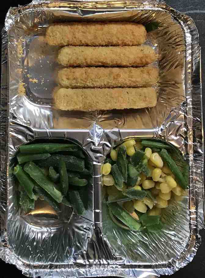 mozarella sticks with green beans and corn
